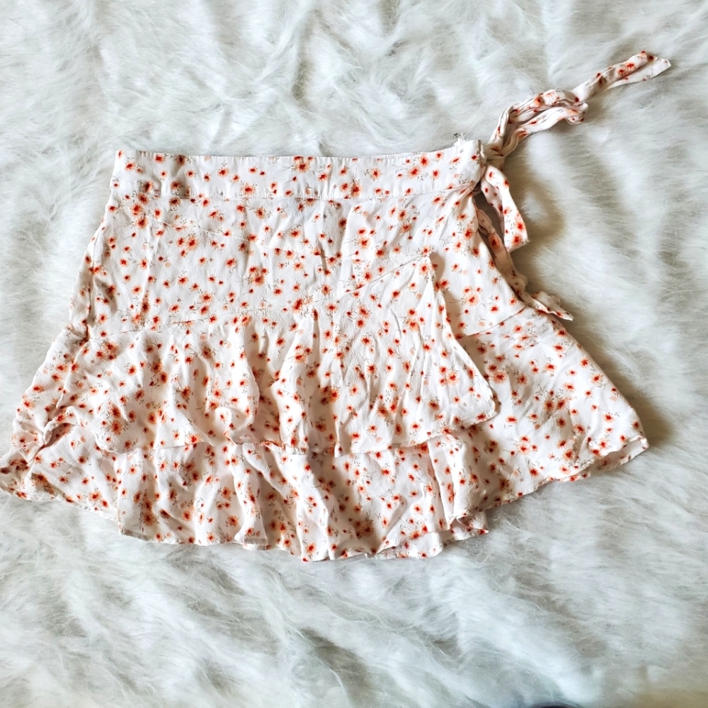 Floral Print, Ruffeled, Faux Wrap Mini Skirt Forever 21 Large